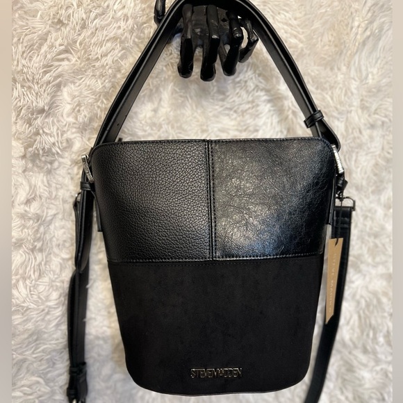 🖤🔥NWT- STEVE MADDEN STUNNING FAUX SUEDE AND LEATHER BCLARAA BUCKET BAG🔥🖤 - Picture 6 of 17